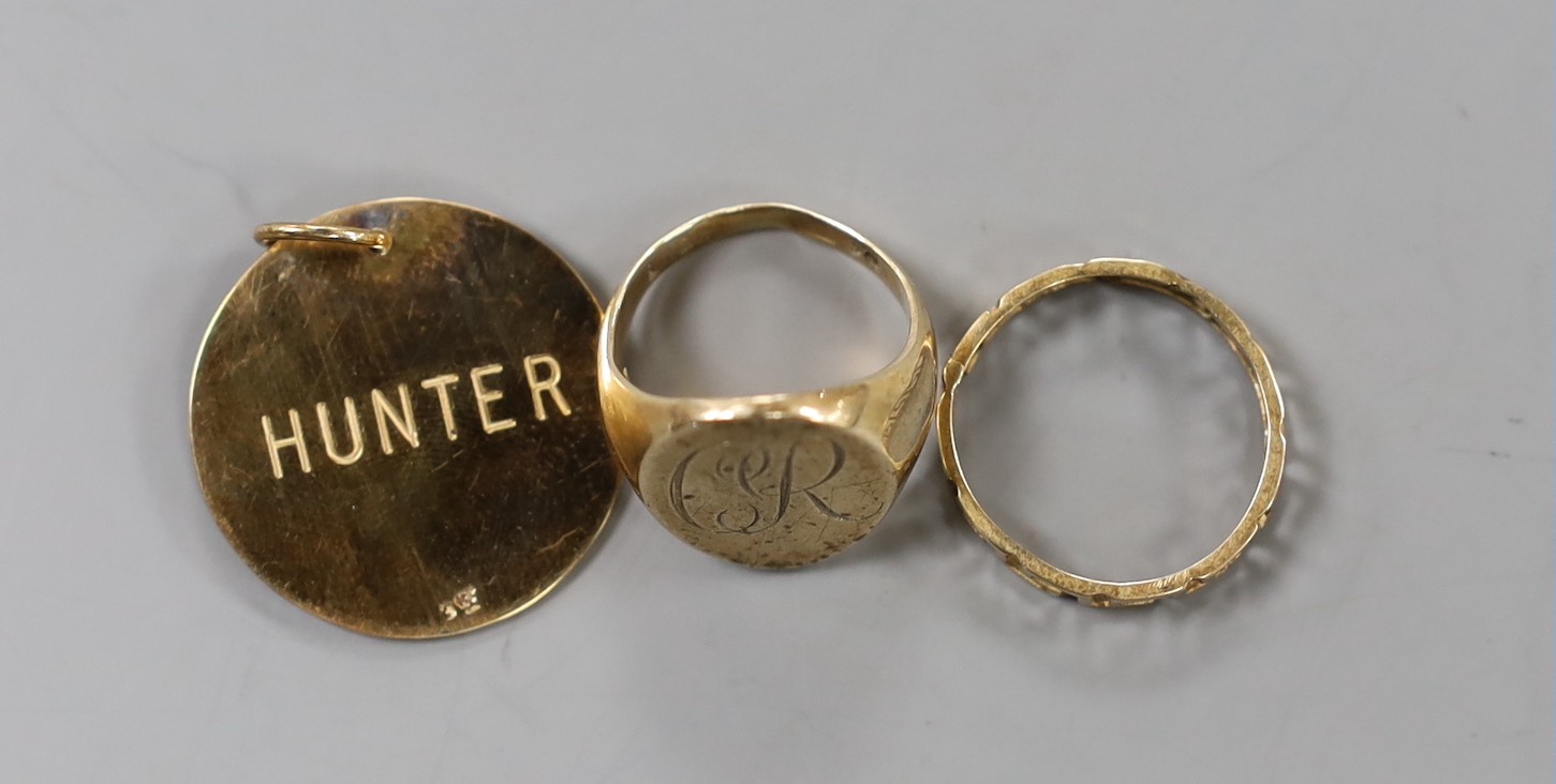A 9ct gold signet ring, a yellow metal Greek Key band and a 9ct name pendant, 13.9 grams.
